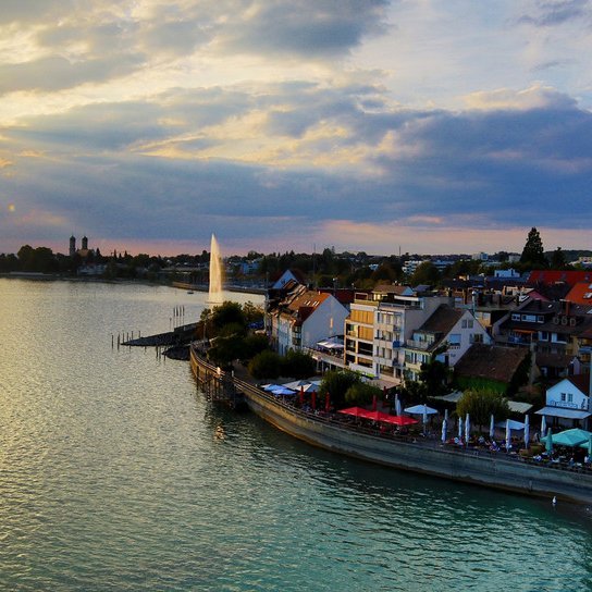 Blick auf Friedrichshafen und Bodensee