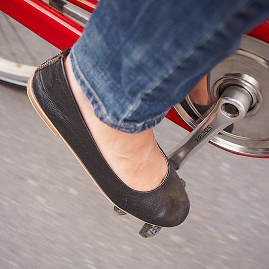 Fuß auf Fahrradpedal