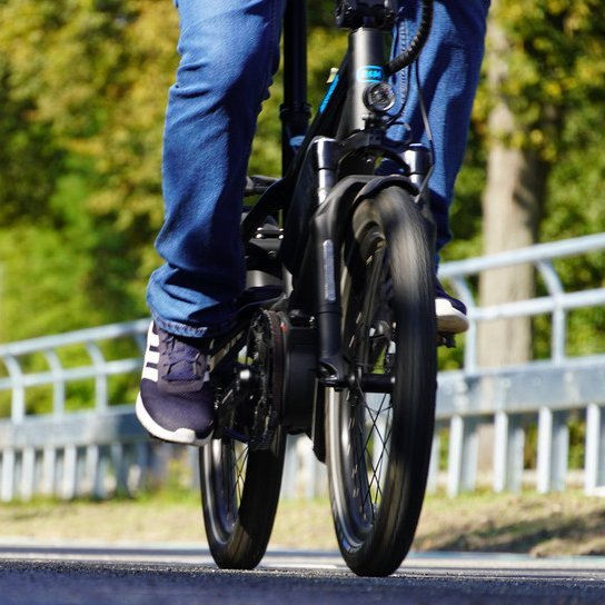 Fahrradfahrer auf Fahrradweg 