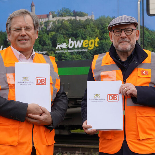 Vertragsunterzeichnung Schiene DB Regio und Land mit Herrn Verkehrsminister Hermann