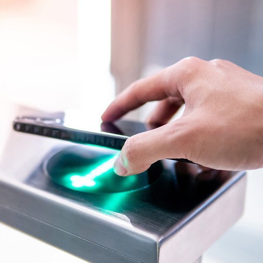 Smartphone über Ticket-Scanner