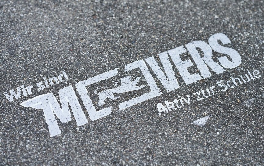 Logo Landesprogramm MOVERS, Aktiv zur Schule