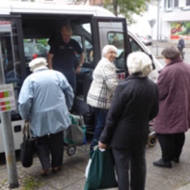 Senioren vor Bürgerbus
