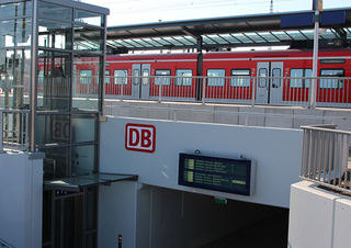 Zug im Bahnhof