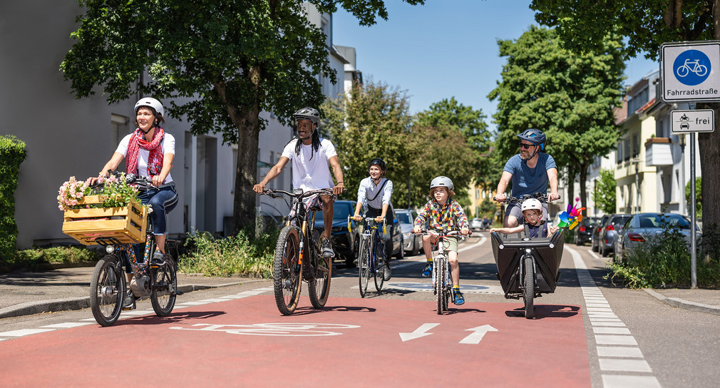 Fahrradfahrer/innen auf Fahrradweg